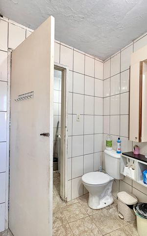 Casa à venda com 292m², 2 quartos e 3 vagas Casa à venda com 292m², 2 quartos e 3 vagasBanheiro
