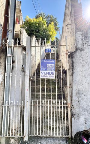 Casa à venda com 292m², 2 quartos e 3 vagas Casa à venda com 292m², 2 quartos e 3 vagasFachada