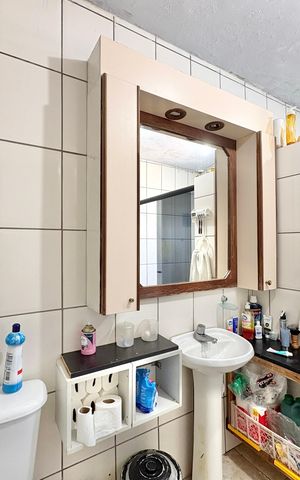 Casa à venda com 292m², 2 quartos e 3 vagas Casa à venda com 292m², 2 quartos e 3 vagasBanheiro
