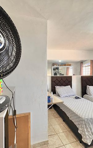 Casa à venda com 292m², 2 quartos e 3 vagas Casa à venda com 292m², 2 quartos e 3 vagasQuarto 2