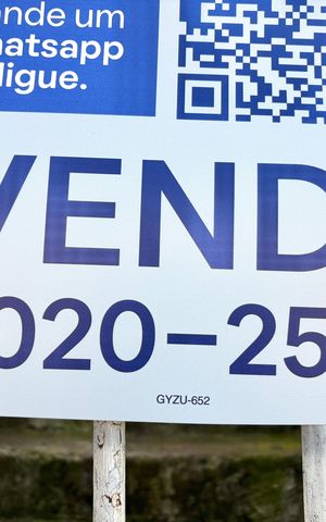 Casa à venda com 292m², 2 quartos e 3 vagas Casa à venda com 292m², 2 quartos e 3 vagasPlaca GYZU-652