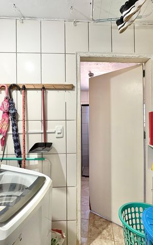 Casa à venda com 292m², 2 quartos e 3 vagas Casa à venda com 292m², 2 quartos e 3 vagasÁrea de Serviço