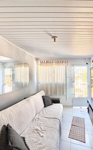 Casa à venda com 292m², 2 quartos e 3 vagas Casa à venda com 292m², 2 quartos e 3 vagasSala