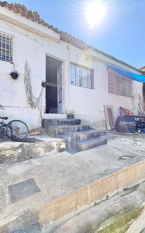 Casa à venda com 292m², 2 quartos e 3 vagas Casa à venda com 292m², 2 quartos e 3 vagasQuintal