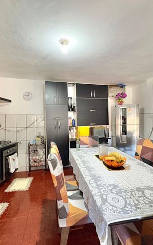 Casa à venda com 292m², 2 quartos e 3 vagas Casa à venda com 292m², 2 quartos e 3 vagasCozinha