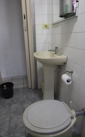 Casa à venda com 135m², 2 quartos e 2 vagasBanheiro 1
