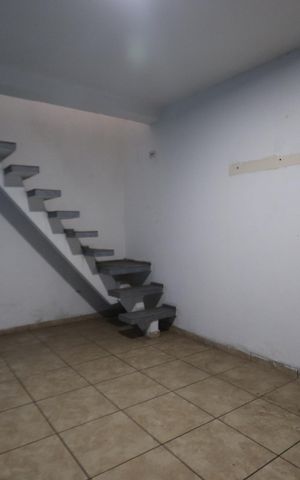 Casa à venda com 135m², 2 quartos e 2 vagasSala