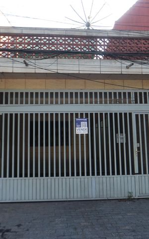 Casa à venda com 135m², 2 quartos e 2 vagasFachada