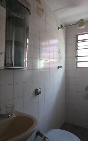 Casa à venda com 135m², 2 quartos e 2 vagasBanheiro 1