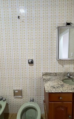 Casa à venda com 151m², 3 quartos e 2 vagas Casa à venda com 151m², 3 quartos e 2 vagasBanheiro 2