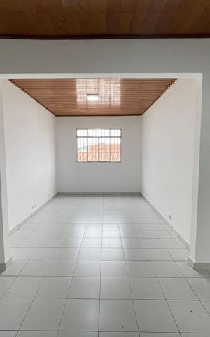 Casa à venda com 151m², 3 quartos e 2 vagas Casa à venda com 151m², 3 quartos e 2 vagasSala