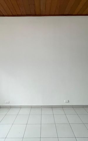 Casa à venda com 151m², 3 quartos e 2 vagas Casa à venda com 151m², 3 quartos e 2 vagasSala