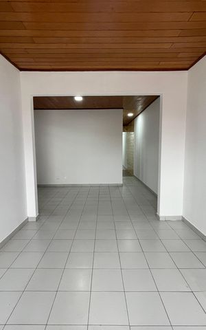 Casa à venda com 151m², 3 quartos e 2 vagas Casa à venda com 151m², 3 quartos e 2 vagasSala