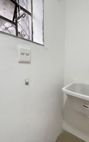 Casa à venda com 151m², 3 quartos e 2 vagas Casa à venda com 151m², 3 quartos e 2 vagasÁrea de serviço