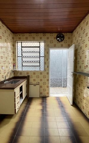 Casa à venda com 151m², 3 quartos e 2 vagas Casa à venda com 151m², 3 quartos e 2 vagasCozinha