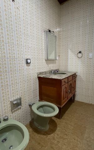 Casa à venda com 151m², 3 quartos e 2 vagas Casa à venda com 151m², 3 quartos e 2 vagasBanheiro 2