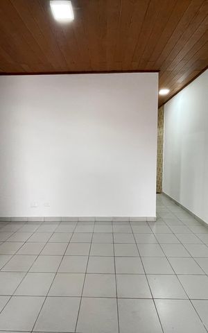 Casa à venda com 151m², 3 quartos e 2 vagas Casa à venda com 151m², 3 quartos e 2 vagasSala