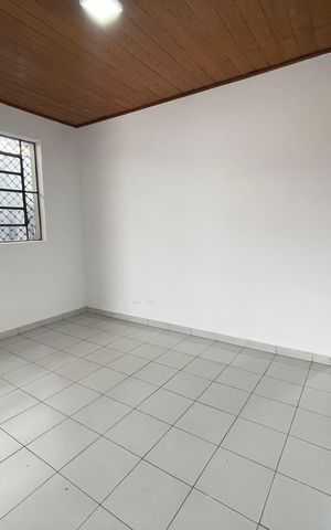 Casa à venda com 151m², 3 quartos e 2 vagas Casa à venda com 151m², 3 quartos e 2 vagasSala