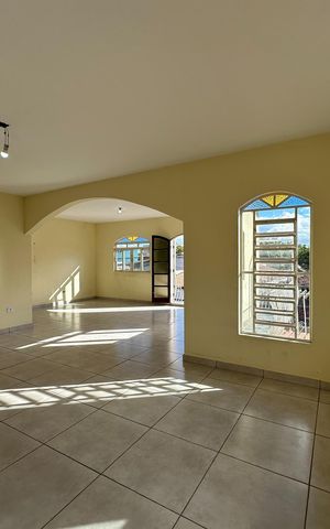 Casa para alugar com 250m², 5 quartos e 3 vagas Casa para alugar com 250m², 5 quartos e 3 vagasSala 2