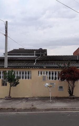 Casa à venda com 240m², 7 quartos e 3 vagas Casa à venda com 240m², 7 quartos e 3 vagasFachada