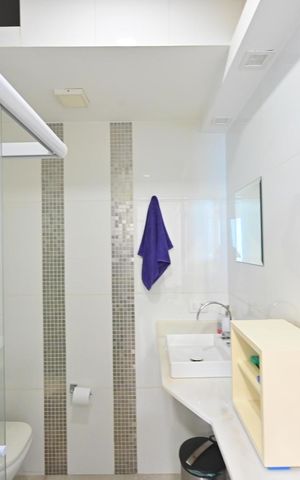 Casa de condomínio à venda com 127m², 3 quartos e 2 vagas Casa de condomínio à venda com 127m², 3 quartos e 2 vagasBanheiro da Suíte
