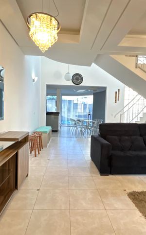 Casa para alugar com 292m², 4 quartos e 4 vagas Casa para alugar com 292m², 4 quartos e 4 vagasSala