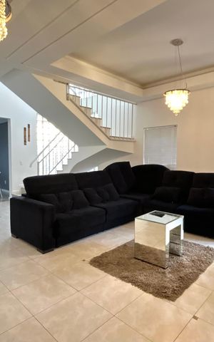 Casa para alugar com 292m², 4 quartos e 4 vagas Casa para alugar com 292m², 4 quartos e 4 vagasSala