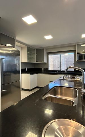 Casa para alugar com 292m², 4 quartos e 4 vagas Casa para alugar com 292m², 4 quartos e 4 vagasCozinha