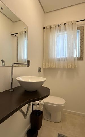 Casa para alugar com 292m², 4 quartos e 4 vagas Casa para alugar com 292m², 4 quartos e 4 vagasLavabo