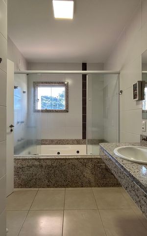 Casa para alugar com 292m², 4 quartos e 4 vagas Casa para alugar com 292m², 4 quartos e 4 vagasBanheiro suíte