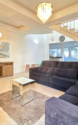 Casa para alugar com 292m², 4 quartos e 4 vagas Casa para alugar com 292m², 4 quartos e 4 vagasSala