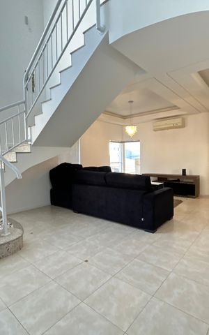 Casa para alugar com 292m², 4 quartos e 4 vagas Casa para alugar com 292m², 4 quartos e 4 vagasSala