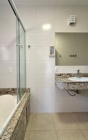 Casa para alugar com 292m², 4 quartos e 4 vagas Casa para alugar com 292m², 4 quartos e 4 vagasBanheiro suíte