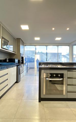 Casa para alugar com 292m², 4 quartos e 4 vagas Casa para alugar com 292m², 4 quartos e 4 vagasCozinha