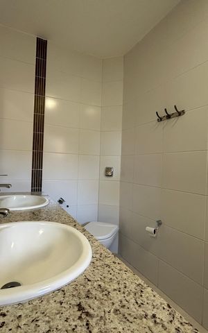 Casa para alugar com 292m², 4 quartos e 4 vagas Casa para alugar com 292m², 4 quartos e 4 vagasBanheiro suíte