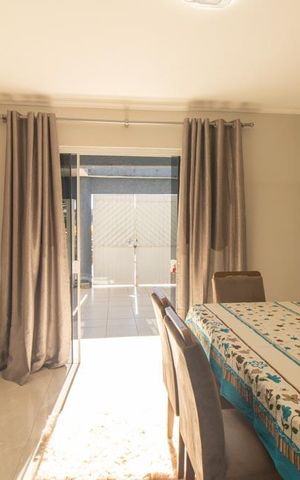 Casa à venda com 148m², 4 quartos e 2 vagas Casa à venda com 148m², 4 quartos e 2 vagasSala de Jantar
