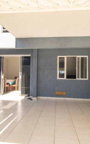 Casa à venda com 148m², 4 quartos e 2 vagas Casa à venda com 148m², 4 quartos e 2 vagasGaragem