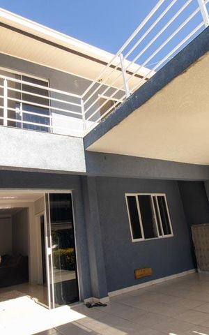 Casa à venda com 148m², 4 quartos e 2 vagas Casa à venda com 148m², 4 quartos e 2 vagasFachada