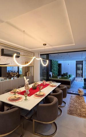 Casa de condomínio à venda com 431m², 4 quartos e 1 vaga Casa de condomínio à venda com 431m², 4 quartos e 1 vagaSala