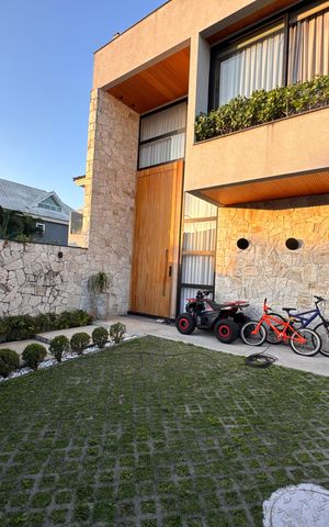Casa de condomínio à venda com 431m², 4 quartos e 1 vaga Casa de condomínio à venda com 431m², 4 quartos e 1 vagaÁrea externa