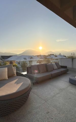 Casa de condomínio à venda com 431m², 4 quartos e 1 vaga Casa de condomínio à venda com 431m², 4 quartos e 1 vagaTerraço