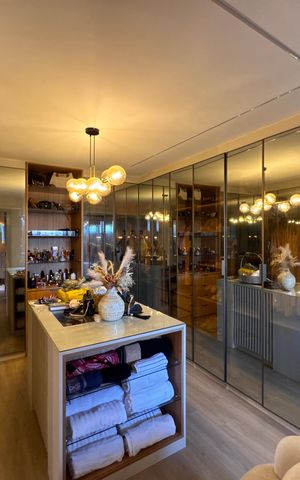Casa de condomínio à venda com 431m², 4 quartos e 1 vaga Casa de condomínio à venda com 431m², 4 quartos e 1 vagaCloset da Suíte 2