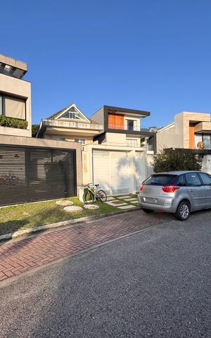 Casa de condomínio à venda com 431m², 4 quartos e 1 vaga Casa de condomínio à venda com 431m², 4 quartos e 1 vagaFachada