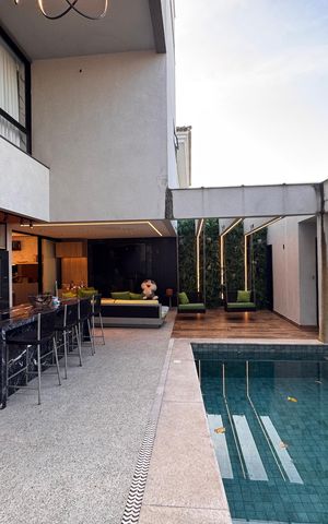 Casa de condomínio à venda com 431m², 4 quartos e 1 vaga Casa de condomínio à venda com 431m², 4 quartos e 1 vagaÁrea externa