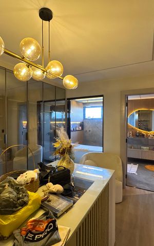 Casa de condomínio à venda com 431m², 4 quartos e 1 vaga Casa de condomínio à venda com 431m², 4 quartos e 1 vagaCloset da Suíte 2