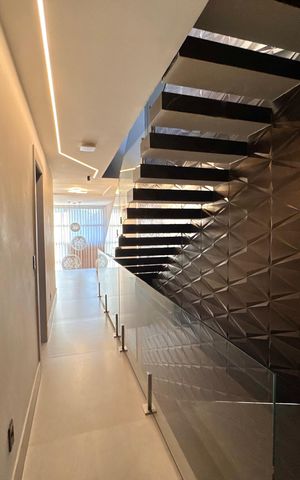 Casa de condomínio à venda com 431m², 4 quartos e 1 vaga Casa de condomínio à venda com 431m², 4 quartos e 1 vagaCorredor