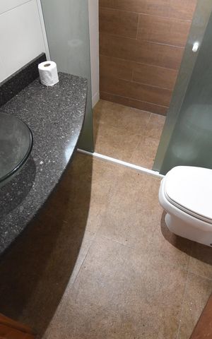 Casa para alugar com 460m², 4 quartos e 5 vagasBanheiro do Flat