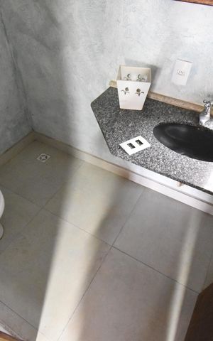 Casa para alugar com 460m², 4 quartos e 5 vagasBanheiro do Flat