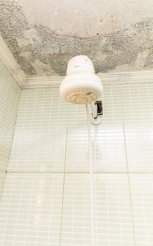 Casa à venda com 150m², 5 quartos e 2 vagasCASA 1 - Banheiro 1