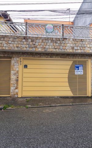 Casa à venda com 150m², 5 quartos e 2 vagasFachada